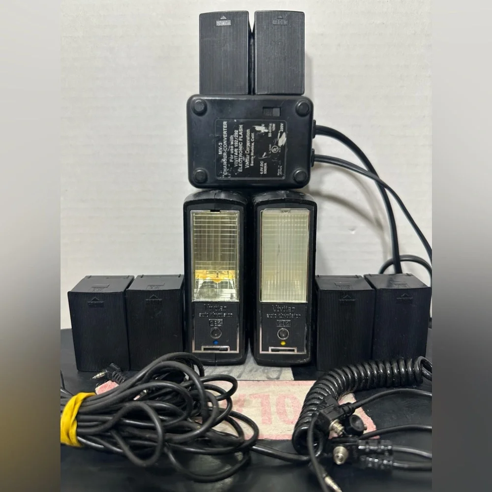 Vintage Vivitar Auto Thyristor 292 Electronic Camera Flash w/ MV-3 Charger Kit